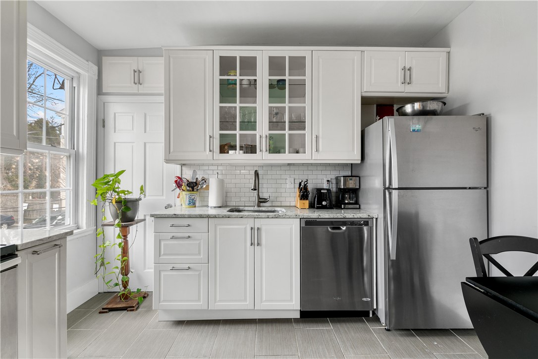 Newport, Rhode Island 02840, United States, 3 Bedrooms Bedrooms, ,1 BathroomBathrooms,Residential,Active,104521