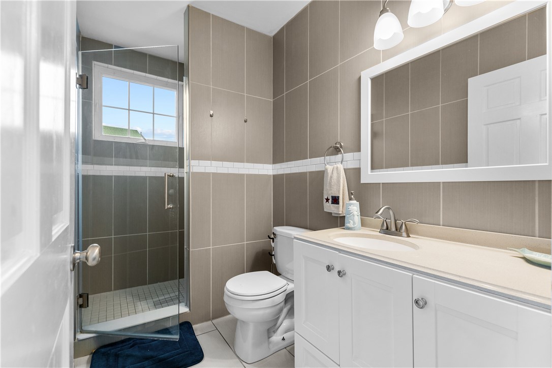 Newport, Rhode Island 02840, United States, 3 Bedrooms Bedrooms, ,1 BathroomBathrooms,Residential,Active,104521