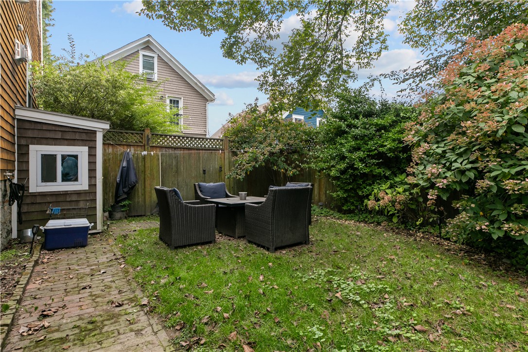 Newport, Rhode Island 02840, United States, 1 Bedroom Bedrooms, ,1 BathroomBathrooms,Residential,Active,207553