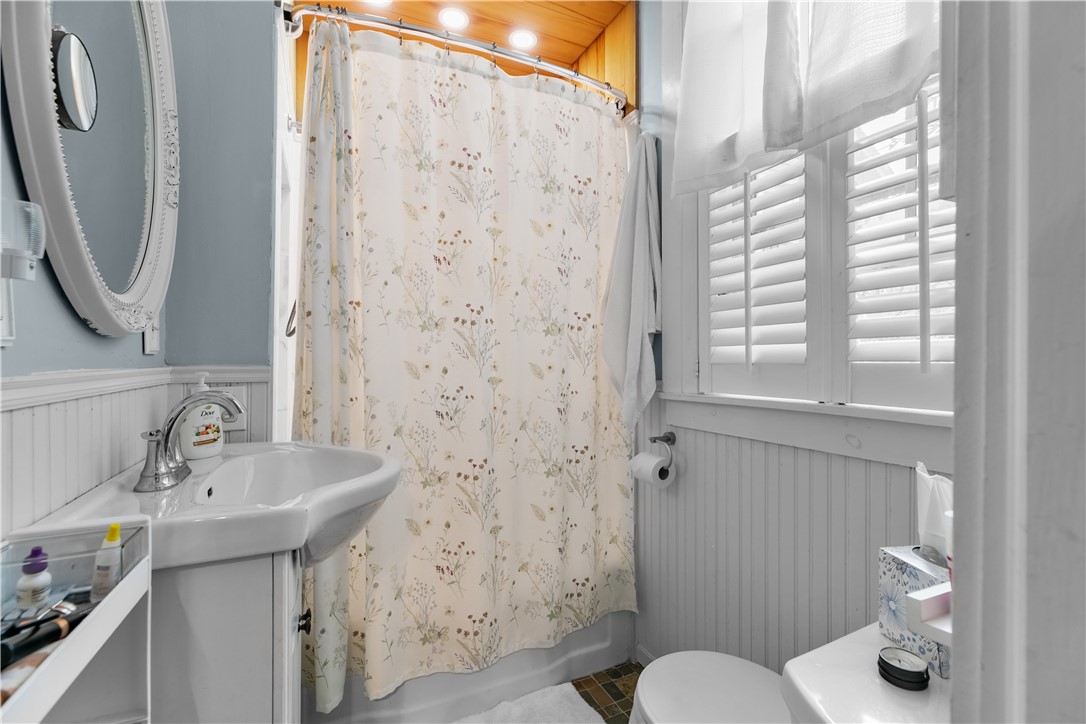 Newport, Rhode Island 02840, United States, 1 Bedroom Bedrooms, ,1 BathroomBathrooms,Residential,Active,207553