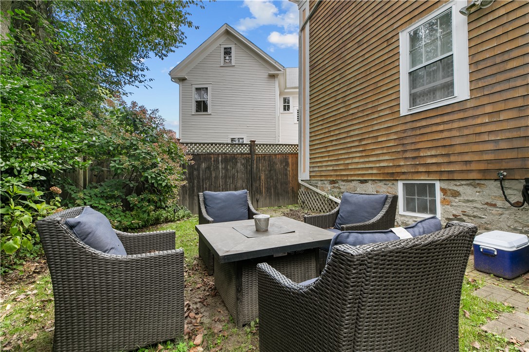 Newport, Rhode Island 02840, United States, 1 Bedroom Bedrooms, ,1 BathroomBathrooms,Residential,Active,207553