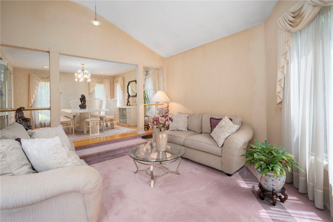 22 Golden View Drive