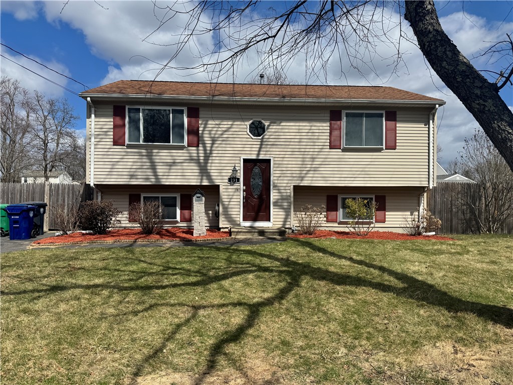 Warwick, Rhode Island 02886, United States, 3 Bedrooms Bedrooms, ,2 BathroomsBathrooms,Residential,Pending,186040