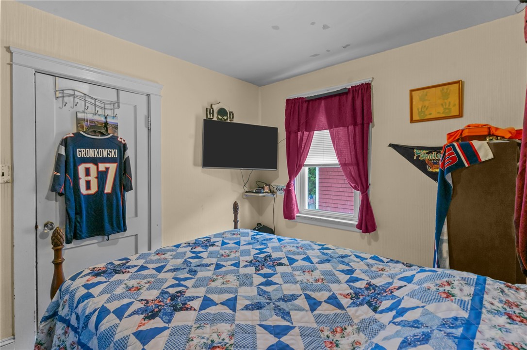 Warwick, Rhode Island 02888, United States, 2 Bedrooms Bedrooms, ,1 BathroomBathrooms,Residential,Active,125724