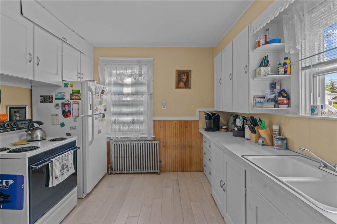 Warwick, Rhode Island 02888, United States, 2 Bedrooms Bedrooms, ,1 BathroomBathrooms,Residential,Active,125724