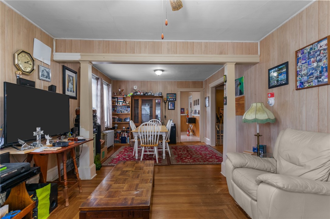 Warwick, Rhode Island 02888, United States, 2 Bedrooms Bedrooms, ,1 BathroomBathrooms,Residential,Active,125724