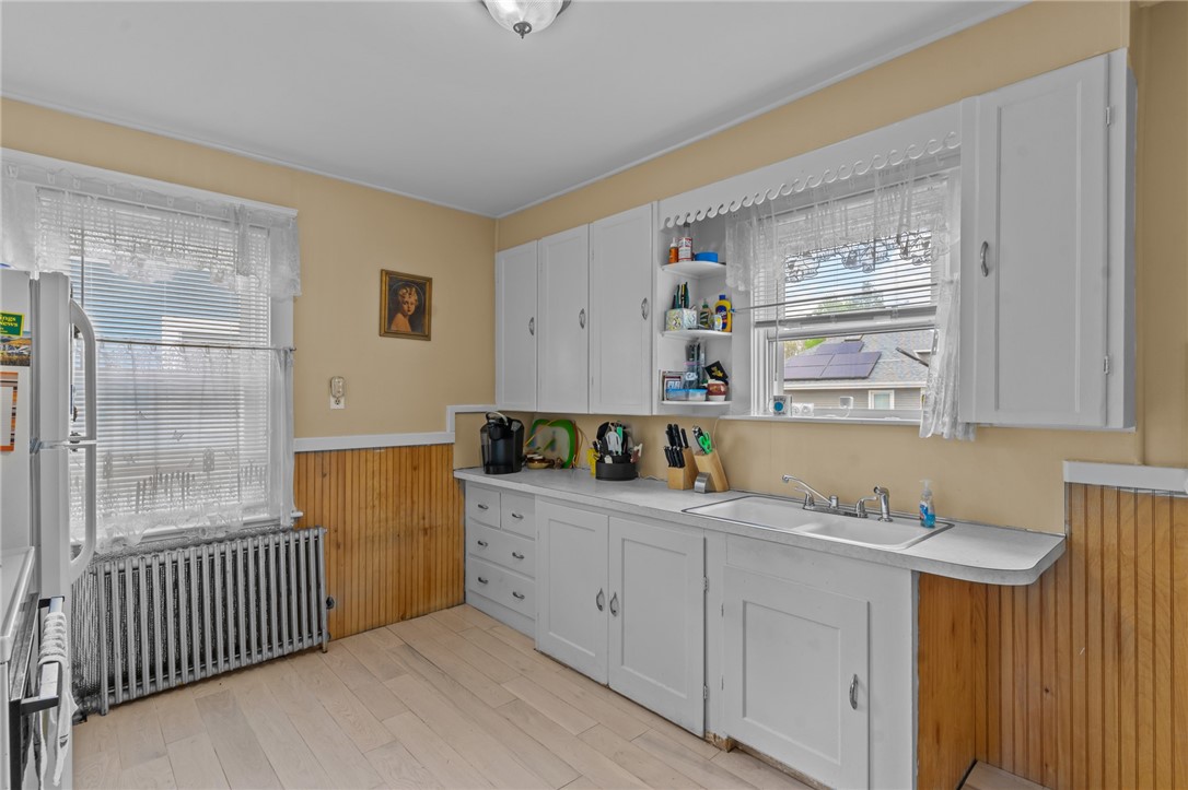 Warwick, Rhode Island 02888, United States, 2 Bedrooms Bedrooms, ,1 BathroomBathrooms,Residential,Active,125724