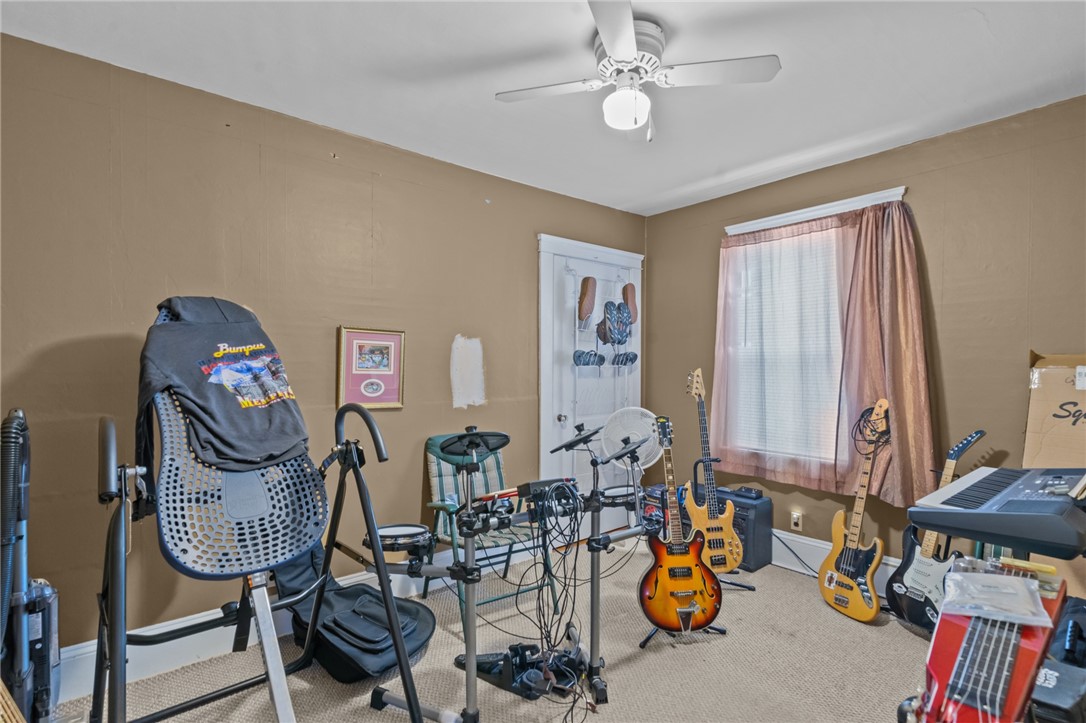 Warwick, Rhode Island 02888, United States, 2 Bedrooms Bedrooms, ,1 BathroomBathrooms,Residential,Active,125724