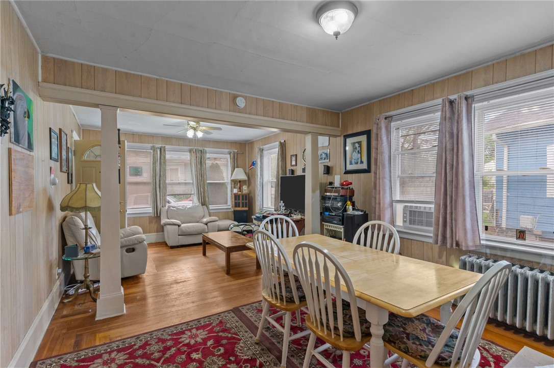 Warwick, Rhode Island 02888, United States, 2 Bedrooms Bedrooms, ,1 BathroomBathrooms,Residential,Active,125724