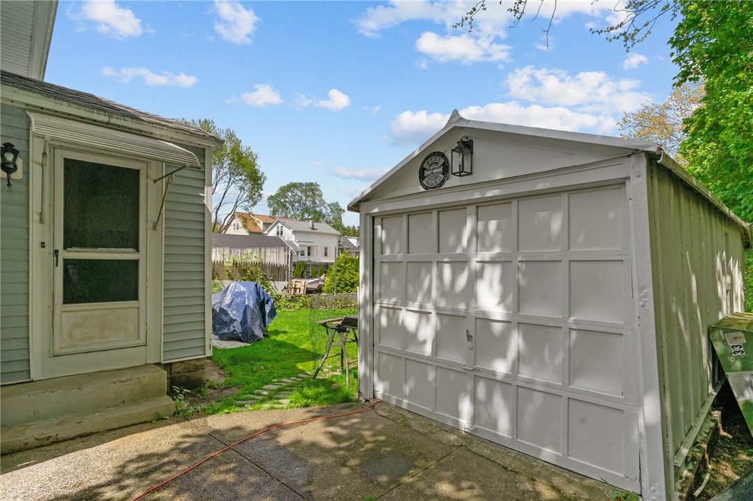 Warwick, Rhode Island 02888, United States, 2 Bedrooms Bedrooms, ,1 BathroomBathrooms,Residential,Active,125724