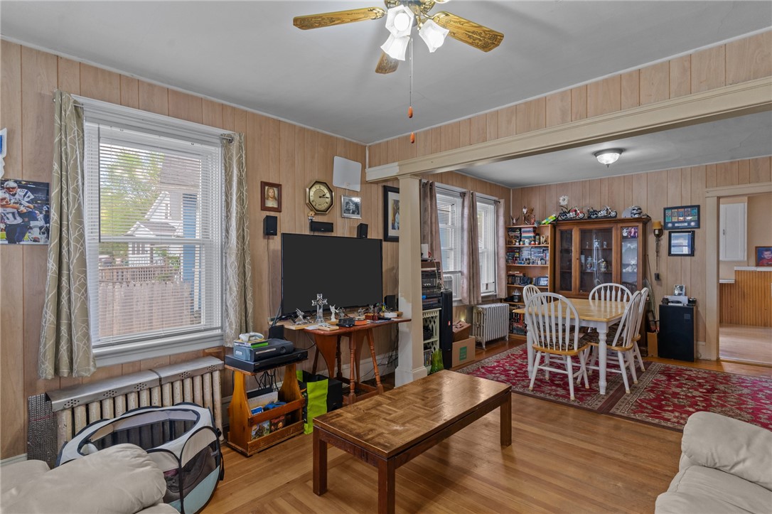 Warwick, Rhode Island 02888, United States, 2 Bedrooms Bedrooms, ,1 BathroomBathrooms,Residential,Active,125724