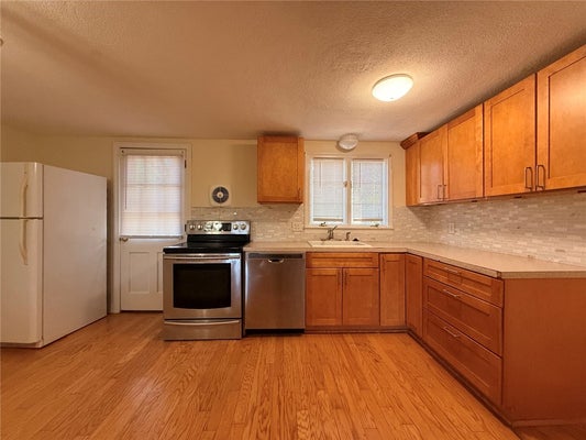 147 OAK CREST DR, RIVERSIDE, RI 02915 - Image d576972ce476599a536b1a25c942e92e/201171594
