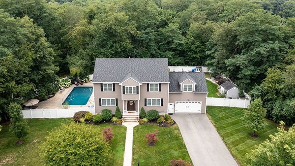 8 WINTERBERRY RD, LINCOLN, RI 02865 - Image d60453e091a44095e1e2eb0413e1c8da/135921271