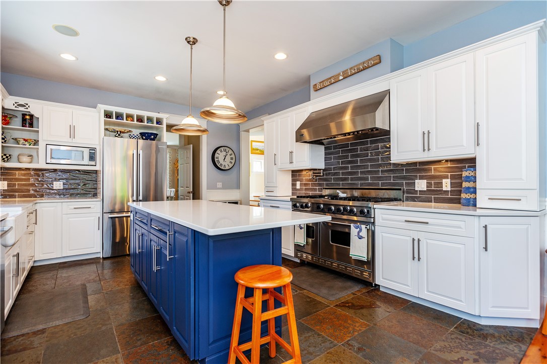 North Kingstown, Rhode Island 02852, United States, 4 Bedrooms Bedrooms, ,4 BathroomsBathrooms,Residential,Pending,78061