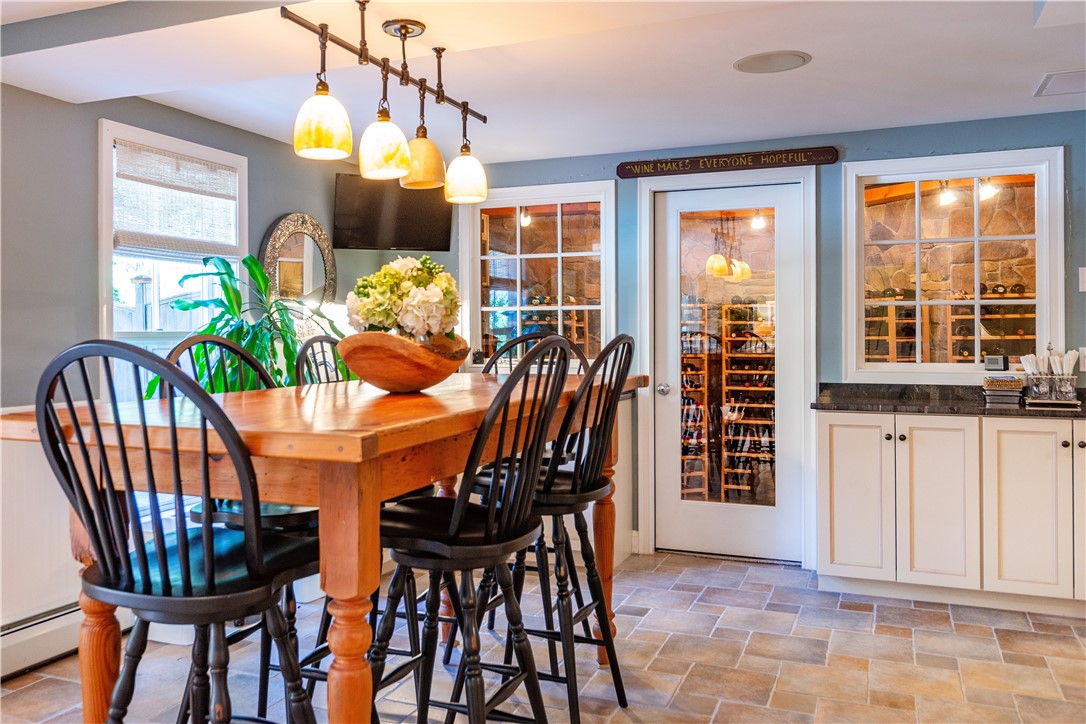 North Kingstown, Rhode Island 02852, United States, 4 Bedrooms Bedrooms, ,4 BathroomsBathrooms,Residential,Pending,78061