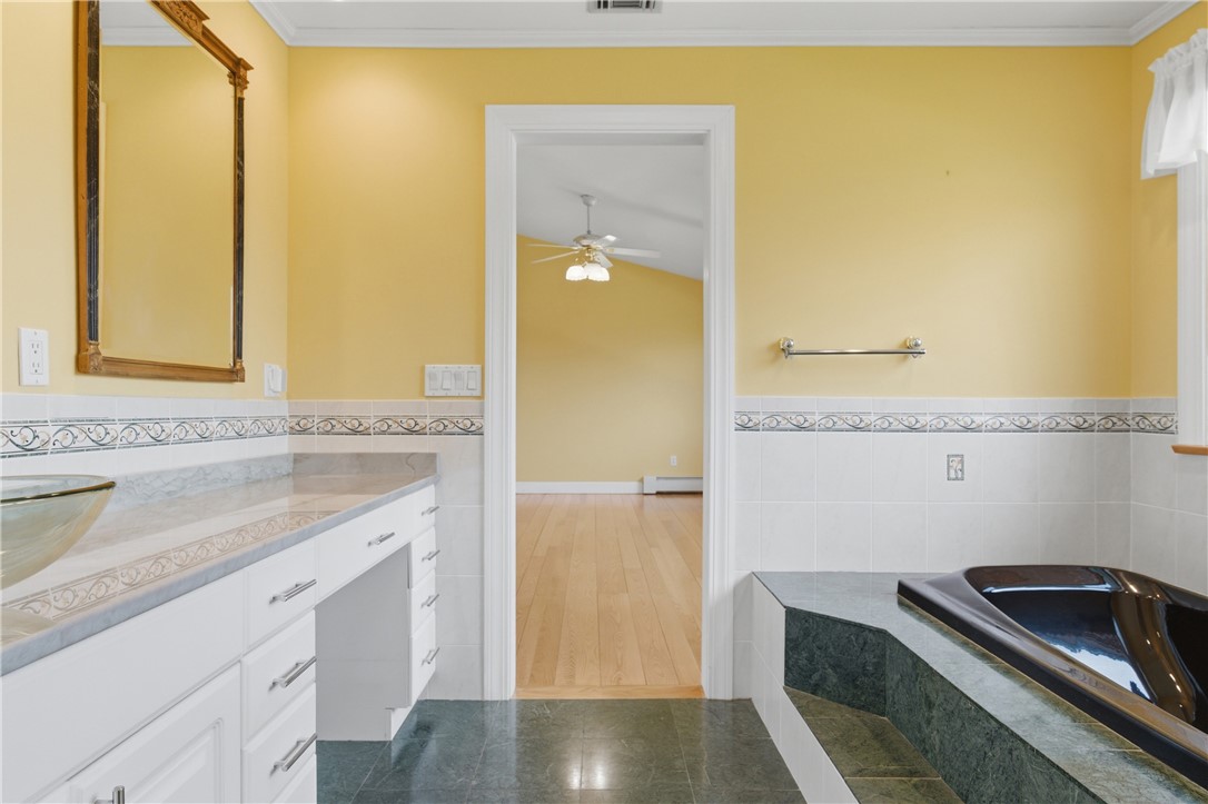 Lincoln, Rhode Island, 02865, United States, 5 Bedrooms Bedrooms, ,4 BathroomsBathrooms,Residential,Active,2038215