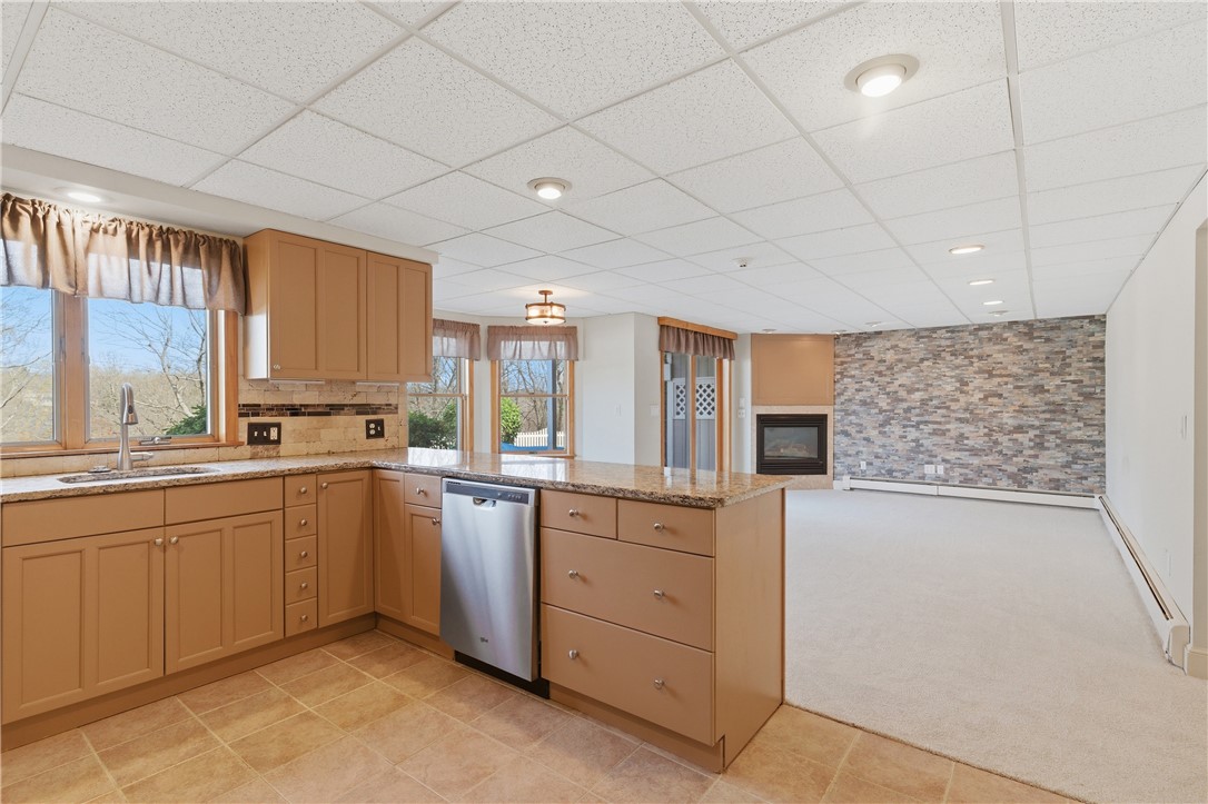 Lincoln, Rhode Island, 02865, United States, 5 Bedrooms Bedrooms, ,4 BathroomsBathrooms,Residential,Active,2038215