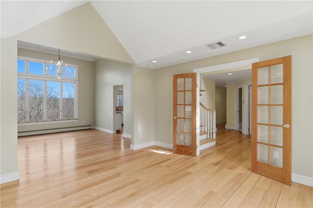Lincoln, Rhode Island, 02865, United States, 5 Bedrooms Bedrooms, ,4 BathroomsBathrooms,Residential,Active,2038215
