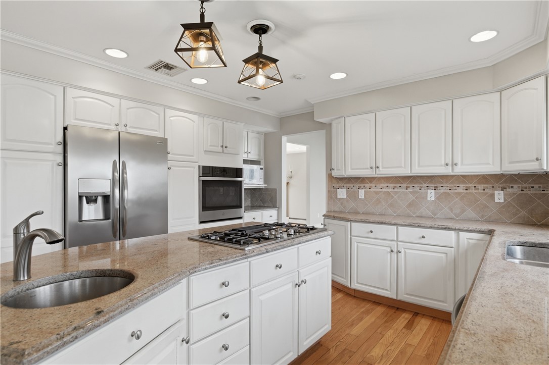 Lincoln, Rhode Island, 02865, United States, 5 Bedrooms Bedrooms, ,4 BathroomsBathrooms,Residential,Active,2038215