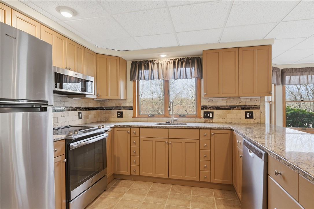 Lincoln, Rhode Island, 02865, United States, 5 Bedrooms Bedrooms, ,4 BathroomsBathrooms,Residential,Active,2038215