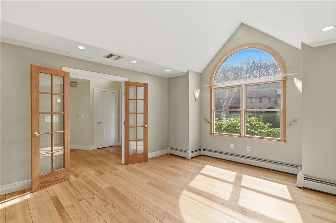 Lincoln, Rhode Island, 02865, United States, 5 Bedrooms Bedrooms, ,4 BathroomsBathrooms,Residential,Active,2038215