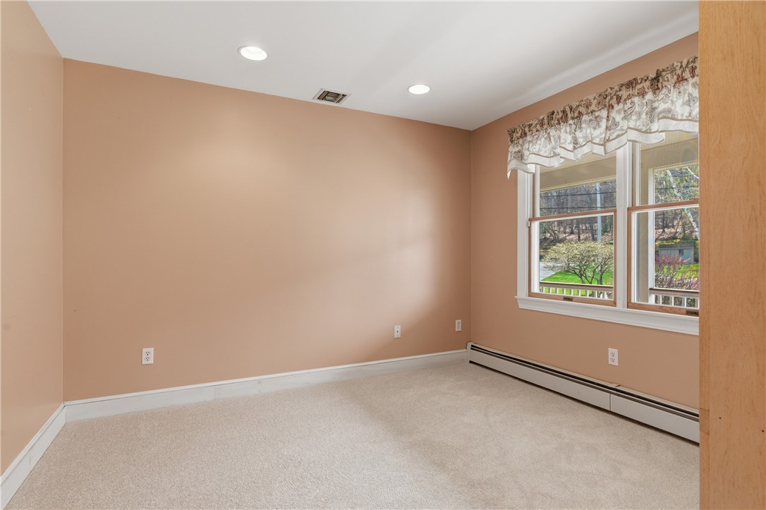 Lincoln, Rhode Island, 02865, United States, 5 Bedrooms Bedrooms, ,4 BathroomsBathrooms,Residential,Active,2038215