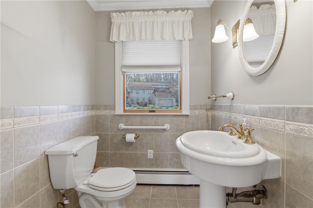 Lincoln, Rhode Island, 02865, United States, 5 Bedrooms Bedrooms, ,4 BathroomsBathrooms,Residential,Active,2038215