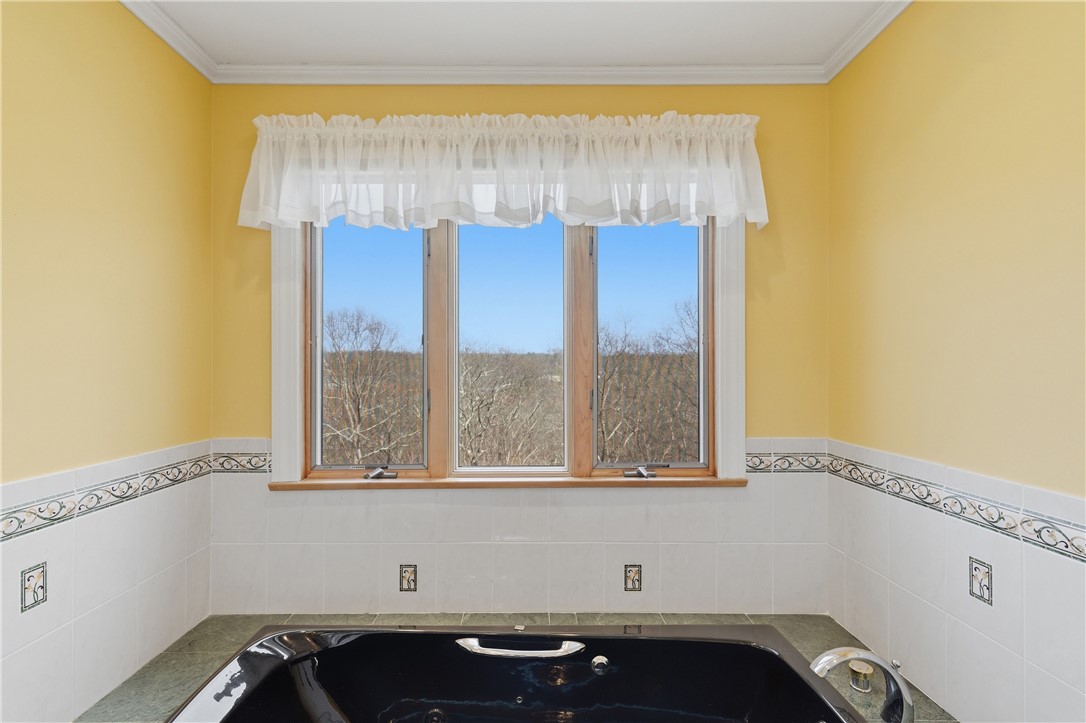 Lincoln, Rhode Island, 02865, United States, 5 Bedrooms Bedrooms, ,4 BathroomsBathrooms,Residential,Active,2038215