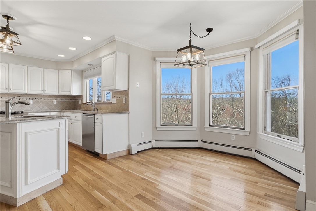 Lincoln, Rhode Island, 02865, United States, 5 Bedrooms Bedrooms, ,4 BathroomsBathrooms,Residential,Active,2038215