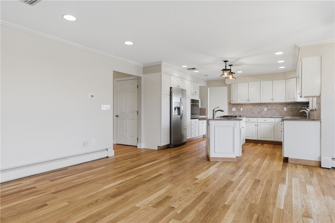 Lincoln, Rhode Island, 02865, United States, 5 Bedrooms Bedrooms, ,4 BathroomsBathrooms,Residential,Active,2038215