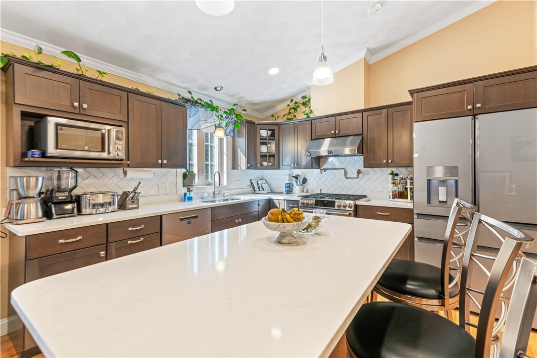252 Douglas Pike