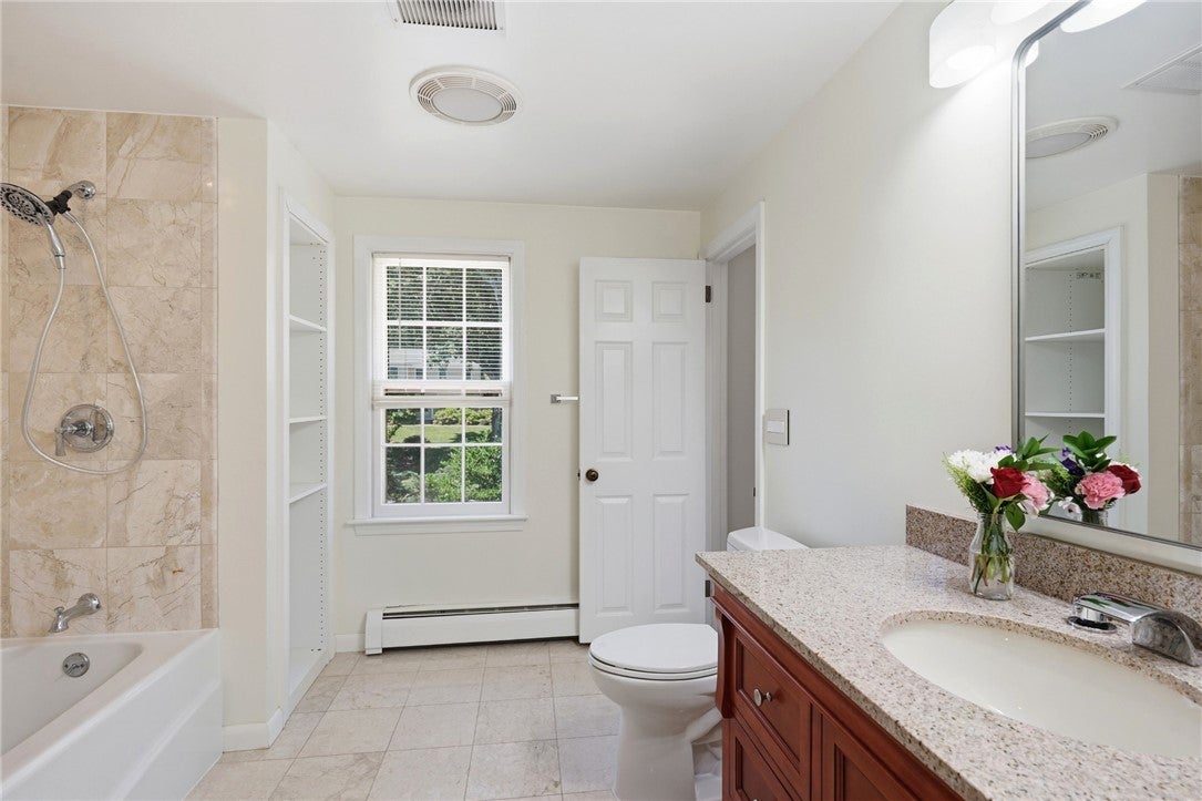 60 Fox Run, East Greenwich, RI, 02818, USA, 5 Bedrooms Bedrooms, ,4 BathroomsBathrooms,Residential,Active,60 Fox Run,1419373