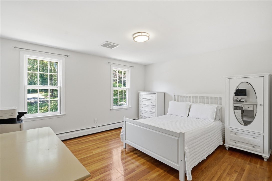 60 Fox Run, East Greenwich, RI, 02818, USA, 5 Bedrooms Bedrooms, ,4 BathroomsBathrooms,Residential,Active,60 Fox Run,1419373