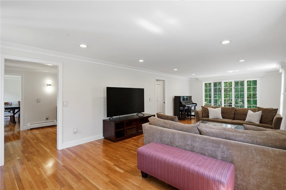 60 Fox Run, East Greenwich, RI, 02818, USA, 5 Bedrooms Bedrooms, ,4 BathroomsBathrooms,Residential,Active,60 Fox Run,1419373