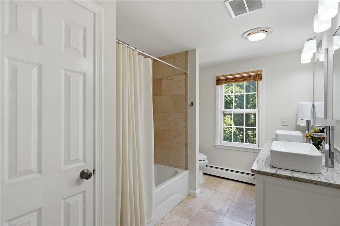 60 Fox Run, East Greenwich, RI, 02818, USA, 5 Bedrooms Bedrooms, ,4 BathroomsBathrooms,Residential,Active,60 Fox Run,1419373