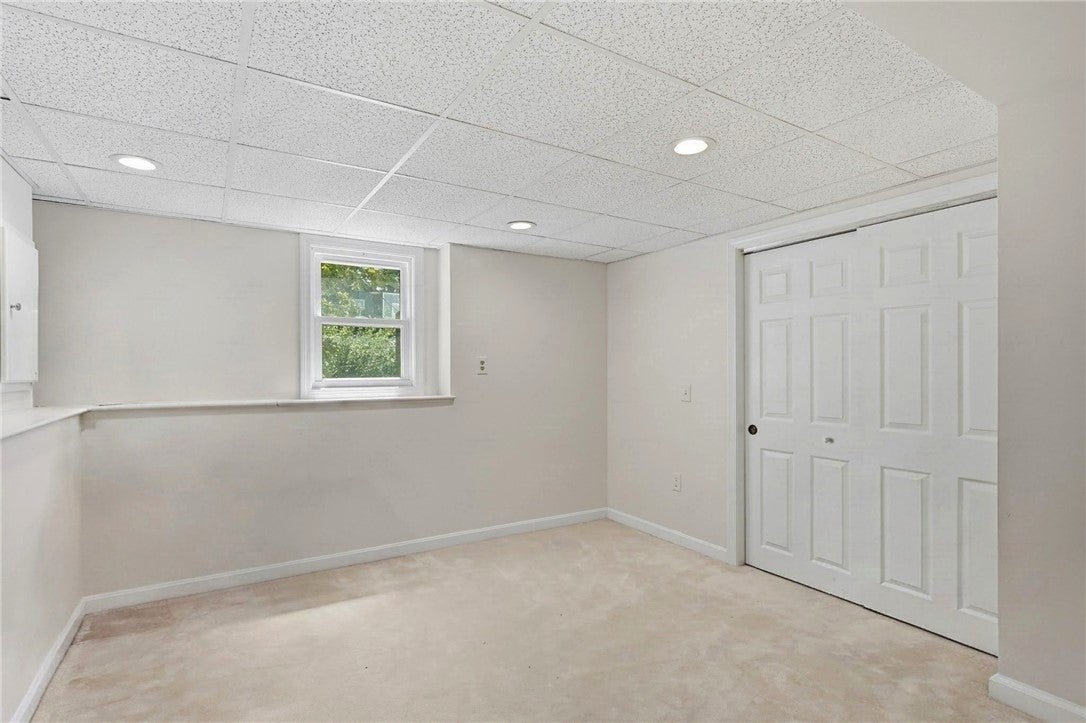 60 Fox Run, East Greenwich, RI, 02818, USA, 5 Bedrooms Bedrooms, ,4 BathroomsBathrooms,Residential,Active,60 Fox Run,1419373