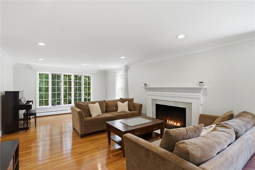60 Fox Run, East Greenwich, RI, 02818, USA, 5 Bedrooms Bedrooms, ,4 BathroomsBathrooms,Residential,Active,60 Fox Run,1419373