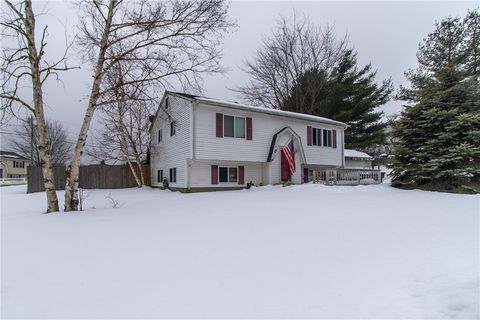 2 Kings Forest Lane West Warwick RI 02893