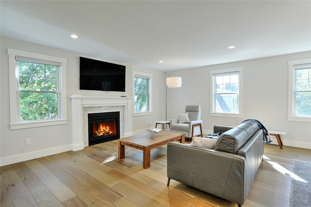 South Kingstown, Rhode Island, 02879, United States, 2 Bedrooms Bedrooms, ,3 BathroomsBathrooms,Residential,Active,2026805