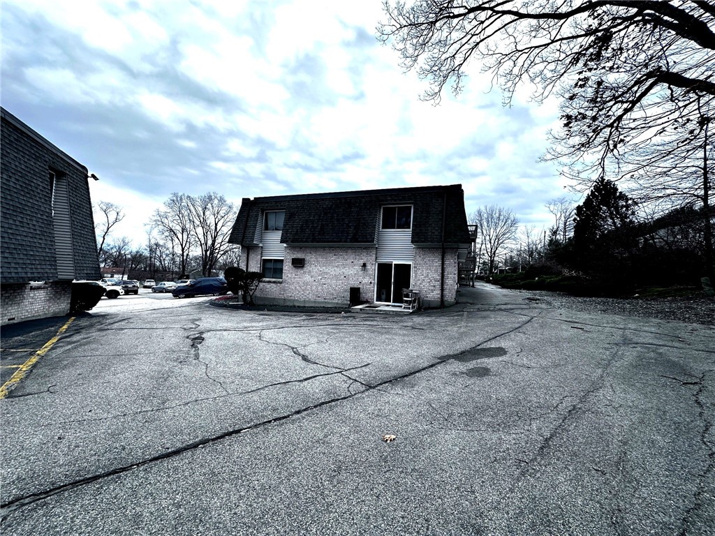 1560 Douglas Avenue TH54