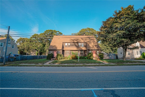 133 ROGER WILLIAMS AVE, RUMFORD, RI 02916 - Image da35d2f6053e7afaebbd4a5ac6ef7f01/856747336