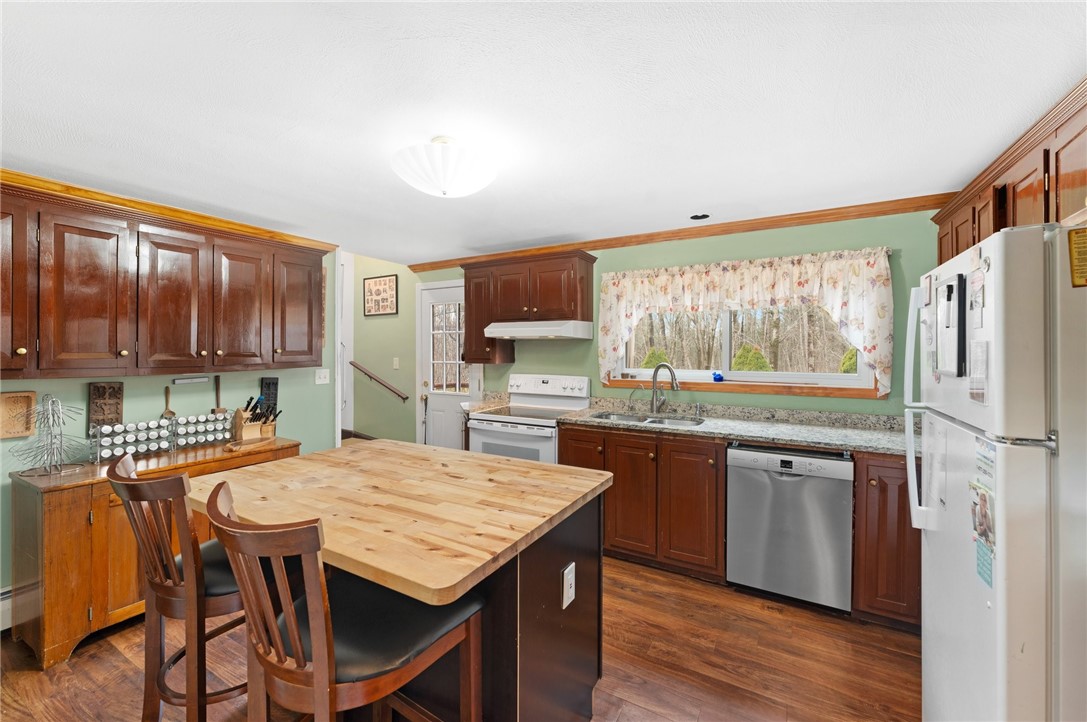 Richmond, Rhode Island 02892, United States, 3 Bedrooms Bedrooms, ,2 BathroomsBathrooms,Residential,Active,113758