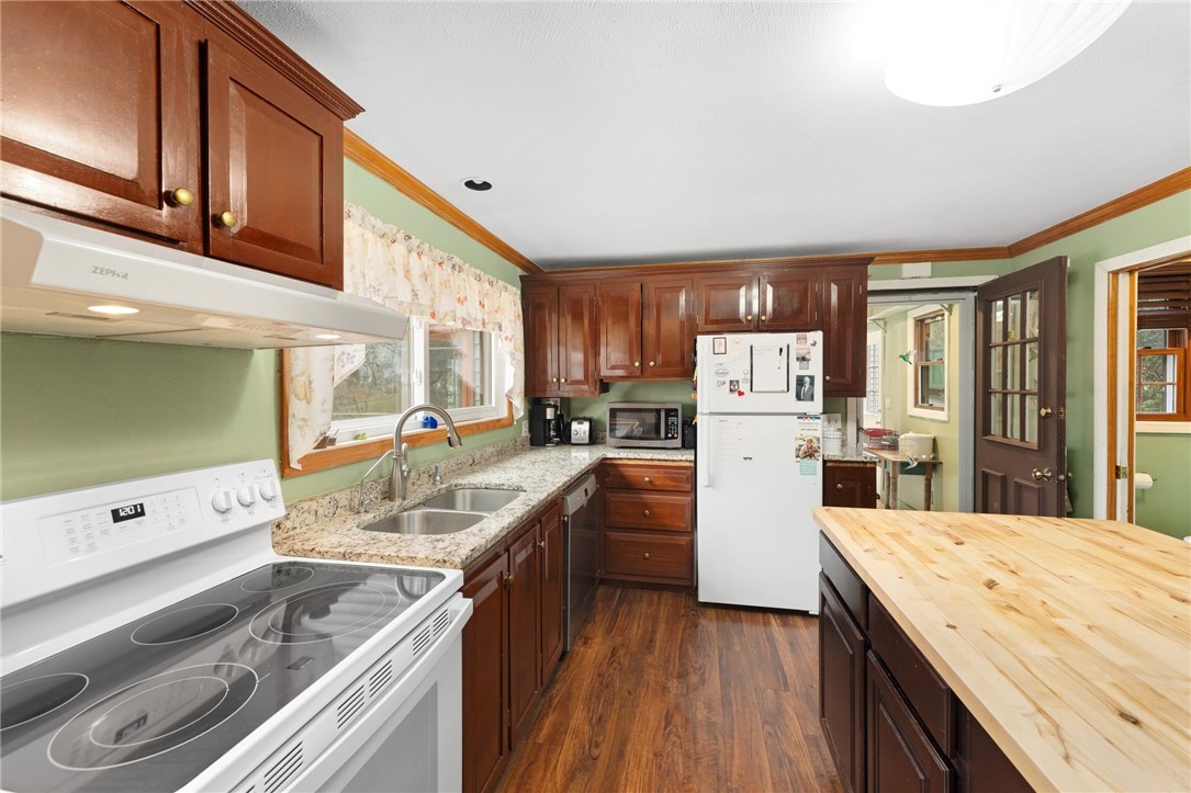 Richmond, Rhode Island 02892, United States, 3 Bedrooms Bedrooms, ,2 BathroomsBathrooms,Residential,Active,113758