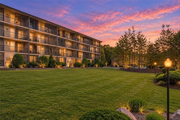 650 E GREENWICH AVE APT 5-201, WEST WARWICK, RI 02893 - Image db06bdf14de4deec53f014ce6c85d17b/3889635200