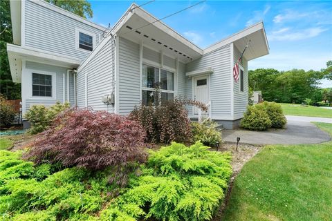 Single Family Residence in Johnston RI 28 Oaktree Drive.jpg