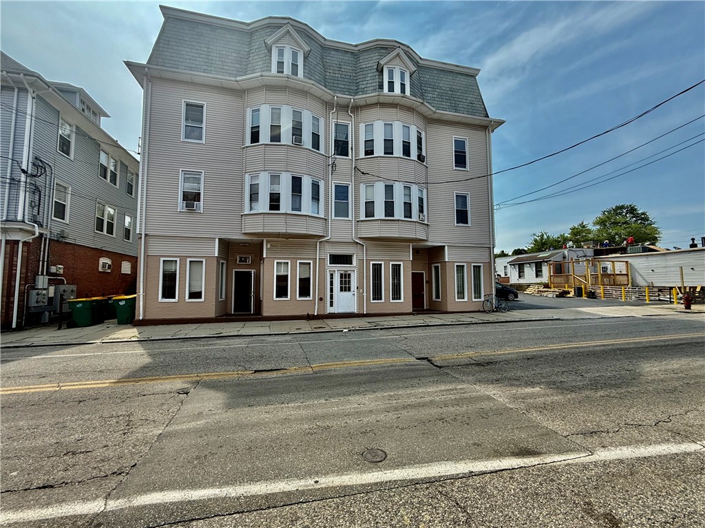 586 North Main Street 1