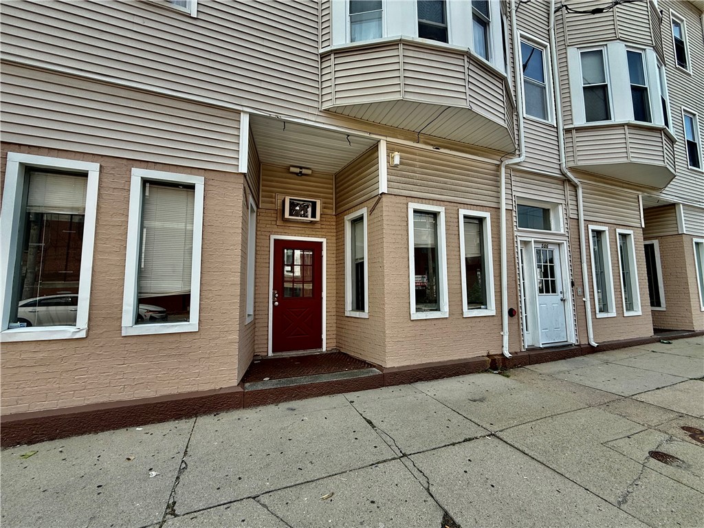 586 North Main Street 1