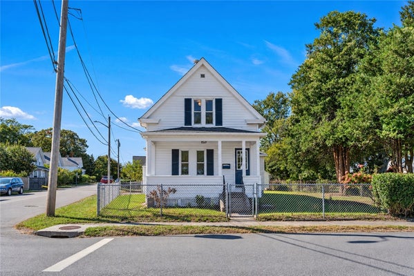 30 READ ST, RIVERSIDE, RI 02915 - Image dbc08dbb31e84bbfebb64c1168f33543/3012574884