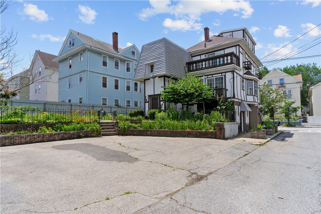 129 Academy Avenue