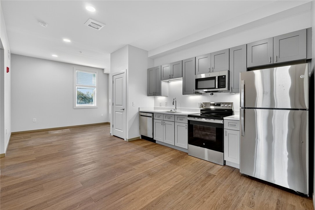 1624 Lonsdale Avenue 101,201,301,308